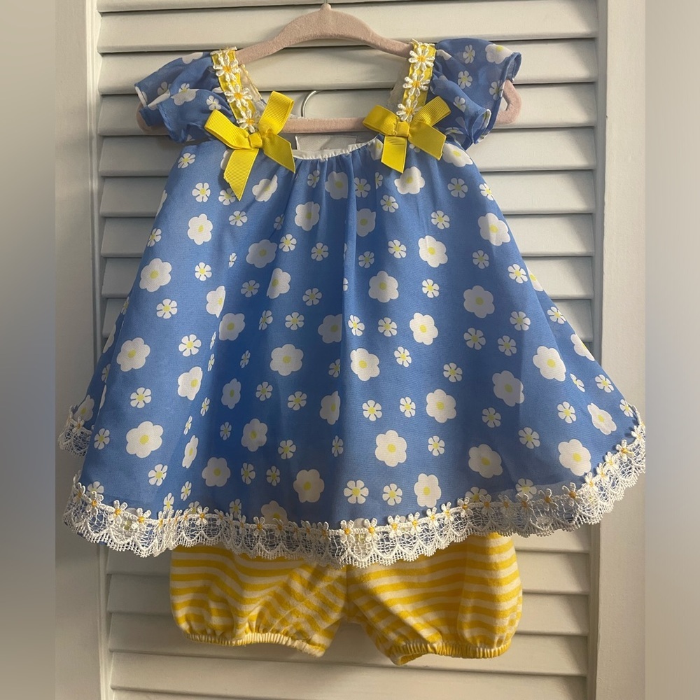 Rare Editions Like New 3-6 month Mocked Daisy Tunic w/Contrasting Bloomers